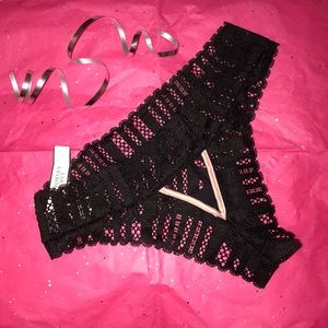 Victoria’s Secret ‘Cutout Cheeky Tanga Panty’